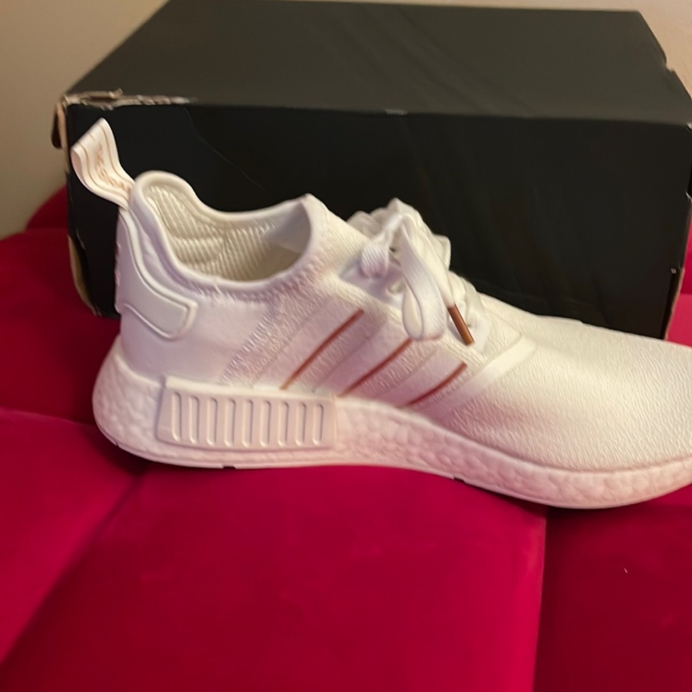 White adidas running/walking shoe super comfy